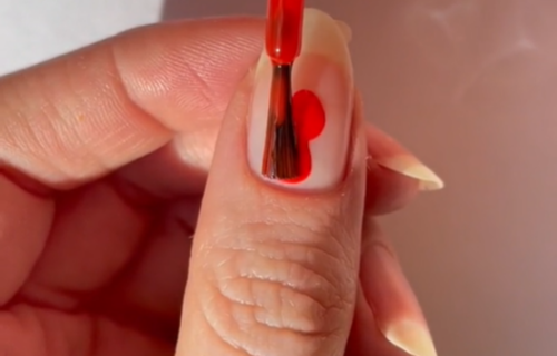 Novi trik koji je zaludeo žene: U tri poteza dobićete savršeno nalakirane nokte (VIDEO)