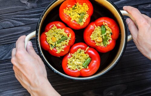 Posne punjene paprike na vodi: U njima nema ni grama ulja i mesa, a iste su kao tradicionalne (RECEPT)