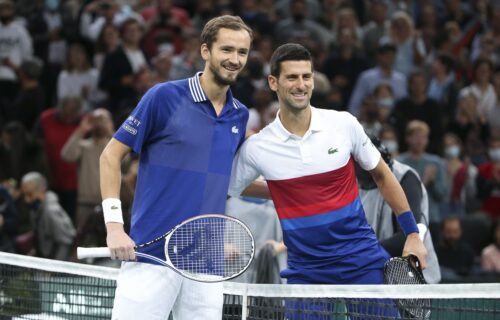 Ovo će izazvati gnev Novakovih navijača: Evo kako je Medvedev proslavio prvo mesto na ATP listi! (FOTO)