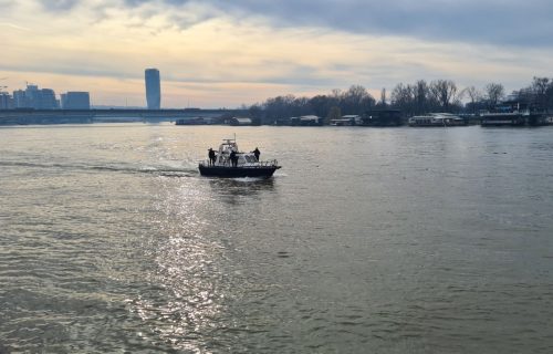 Umalo karambol na Savi: Otkačio se poznati splav Cunami, nekontrolisano plutao rekom