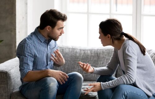 Vaša NESIGURNOST uništava odnos sa partnerom: Loše stvari koje BUKVALNO svi rade u vezama