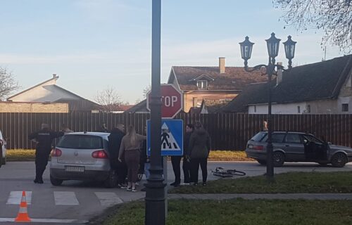 UŽAS u Apatinu: Žena automobilom POKOSILA dete (9) dok je vozilo bicikl (FOTO)