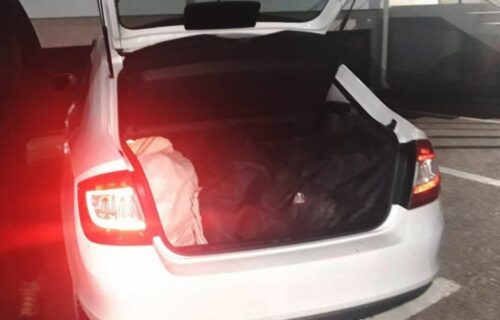 "Daj vutru, pa da palim": DILER pao u Beogradu zbog kupca koji je ušao u civilni auto POLICIJE (FOTO)