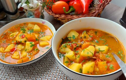 Čak i početnici mogu lako da ga naprave: Recept za najbolji domaći paprikaš (VIDEO)