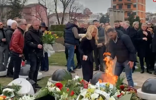 PLAMEN na grobu Šabana Šaulića: Buknula VATRA, ćerka Sanela odmah pritrčala da je ugasi (FOTO)