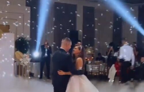 OŽENIO se naš pevač: Mlada blistala u raskošnoj venčanici, posebnu pažnju privukla ONA (FOTO+VIDEO)