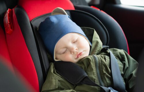 Nauka ima objašnjenje: Zašto BEBA uvek lako ZASPI u automobilu