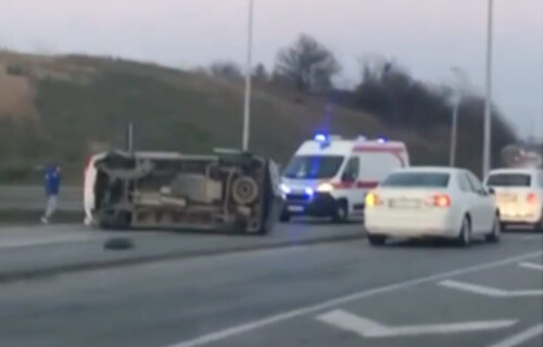 CRNI dan u Srbiji: Automobil PREVRNUT, Hitna pomoć i policija na licu mesta (VIDEO)