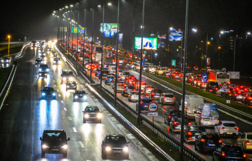 KILOMETARSKE kolone: ZASTOJ vozila na autoputu Beograd-Niš