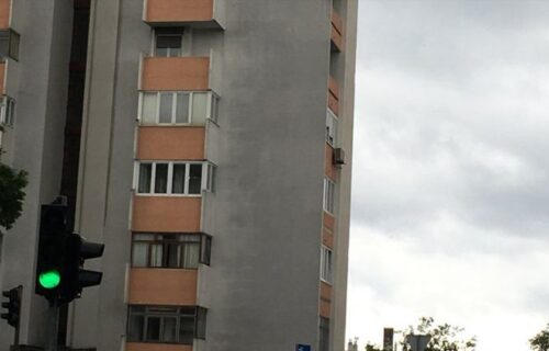 Ovako Balkanac "renovira" BALKON: Fotka ZGRADE nasmejala ceo region, svi se čude kada prođu pored (FOTO)