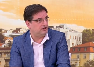 Vučićeva reakcija na rat u Ukrajini racionalna: Apostolovski PODRŽAO odluku predsednika Srbije (VIDEO)