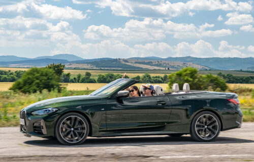 BMW M440i Cabrio "leti" po autoputu (VIDEO)