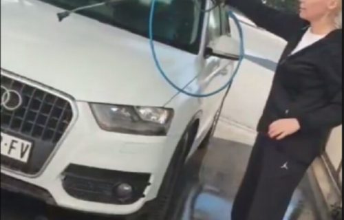 Nataša Bekvalac iznenadila stajlingom: Obula GUMENE papuče na čarape, pa uzela CREVO u ruke (FOTO)