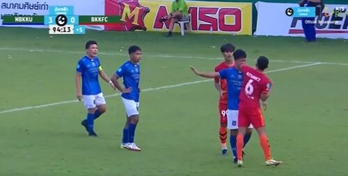 Ovakav nokaut nije viđen na fudbalskim terenima: Udario protivnika, pa zaradio otkaz! (VIDEO)
