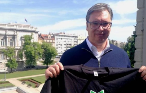 Predsednik Vučić objavio fotografiju: "Sledeći spot snimam u OVOJ majici" (FOTO)