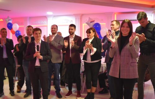 Organizovano DRUŽENJE povodom Međunarodnog dana žena: Prisustvovali kandidati sa izborne liste SNS (FOTO)