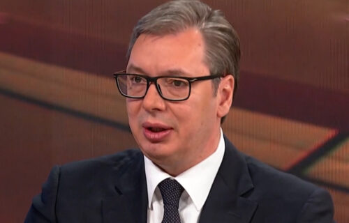 Država razmišlja o POMOĆI za prosvetare: Vučić kaže da će odluka biti doneta posle izbora