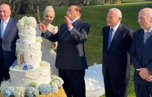 Može da bude otac njenom ocu: Silvio Berluskoni OŽENIO 54 godine mlađu devojku