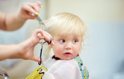 Poseta frizeru treba da mu bude zabavno iskustvo: Kako da pripremite dete za PRVO ŠIŠANJE