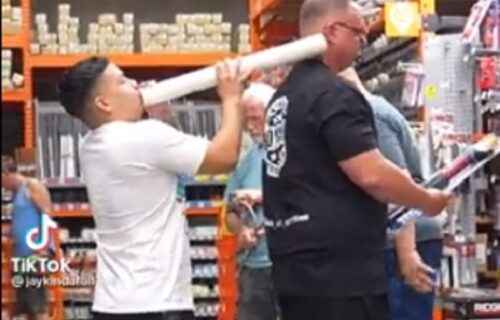 TikToker hteo da se našali sa mušterijom, pa opasno ZAŽALIO: Počeo je da ZAPOMAŽE kao ranjenik (VIDEO)