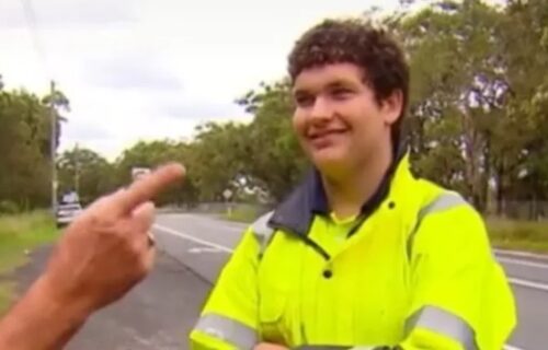 Ovaj dečak je junak svog kraja: Zbog onoga što radi PORED PUTA vozači ga časte, a mediji slave (VIDEO)