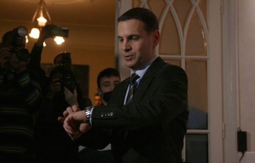 Francuski potrčko LAGAO narod, pa se pogubio: Govorio da će Vučić potpisati, a sad se pravi LUD! (VIDEO)