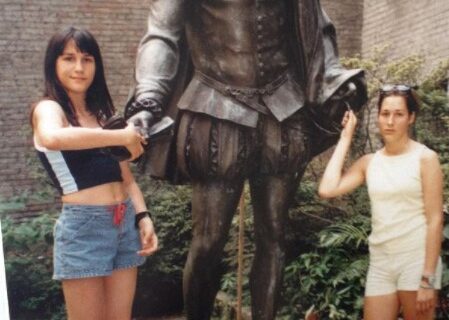 Pepoznajete li GLUMICU? Podelila fotografiju STARU 20 godina, evo da li se mnogo promenila (FOTO)