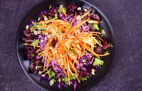 Moćna salata koja topi kilograme: Jedite je pre svakog obroka i smanjite želju za slatkišima (RECEPT)