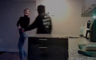 Hteo da uhvati devojku u AKCIJI, pa postavio skrivenu kameru: Kada je video šta RADE, usledio šok (VIDEO)