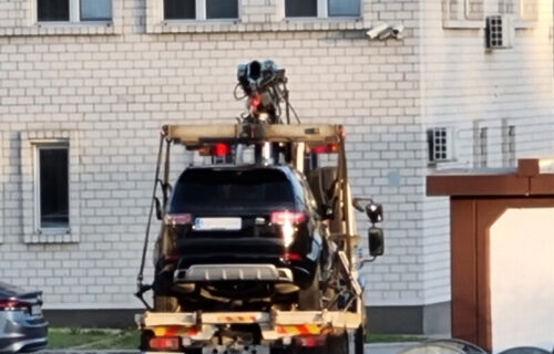 Policija ZAPLENILA džip Darka Šarića: Moćni terenac na šleperu odvezen u SBPOK (VIDEO)