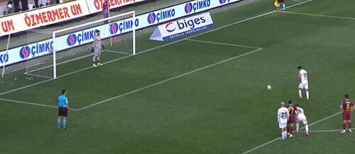 Svi su ostali u šoku zbog ovoga: Fudbaler namerno promašio penal u 99. minutu! (VIDEO)