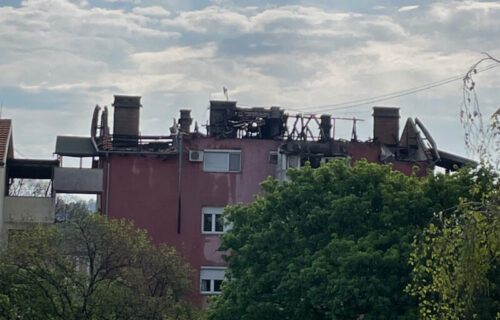 Prve FOTOGRAFIJE dan nakon požara na Karaburmi: Stihija progutala krov, prizor je jeziv (FOTO)