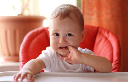Stomatolog objašnjava do kada se toleriše: Šta da radite ako bebi kasni PRVI zub?
