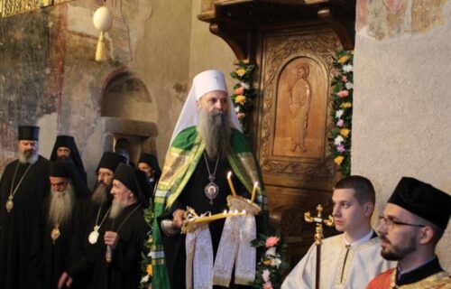 Verni narod dočekao njegovu SVETOST: Patrijarh Porfirije stigao u Mileševu (FOTO)