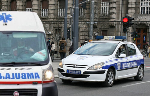 Žestoka TUČA vozača u Beogradu: Muškarac PALICOM razbio staklo autobusa, jedna žena povređena