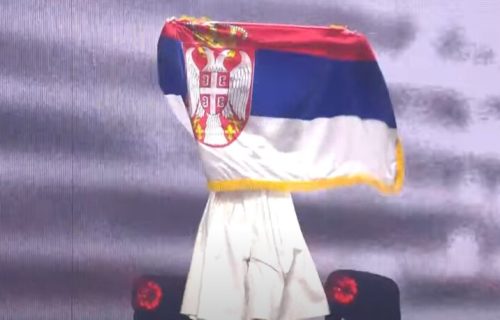 Konstrakta izašla na binu: Izdvojila se jednim detaljem - zastavu SRBIJE stavila na posebno mesto (FOTO)
