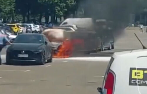 Izbio POŽAR na Sajmu: Gori automobil, crni dim se ŠIRI (VIDEO)