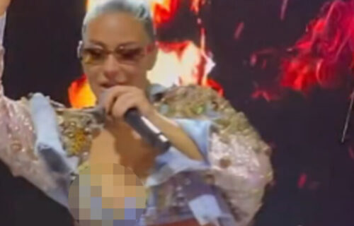 Ana Nikolić doživela PEH na sceni: Pevačici skliznuo top na nastupu, snimak ZAPALIO internet  (VIDEO)