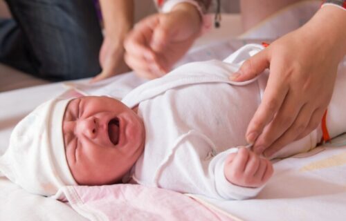 Doktori našli CISTU na bebi, pa šokirali ceo svet otkrićem: Unutra je bilo još OSAM blizanaca