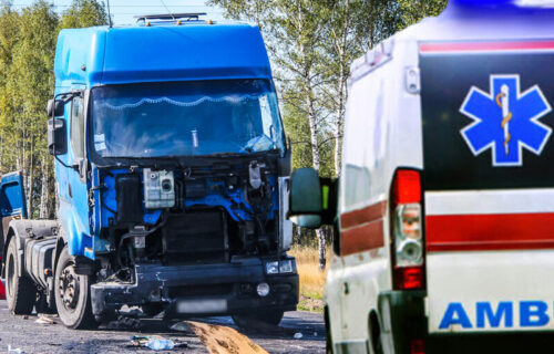 HOROR scene kod Kraljeva: Pijani vozač ZASPAO za volanom, pa udario u kamion (FOTO)