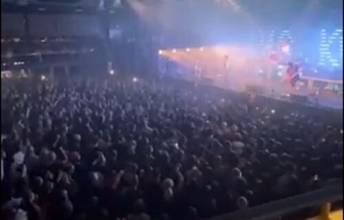Šokantan snimak sa koncerta u Rusiji kruži mrežama: Da li je ovo poruka Putinu? (VIDEO)