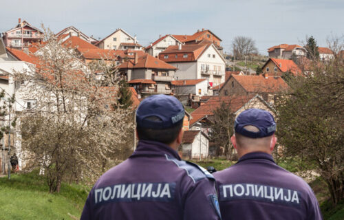 Muškarac PRETUKAO ženu u Rakovici, a onda nasrnuo i na policajca: Naneo mu TEŠKE povrede