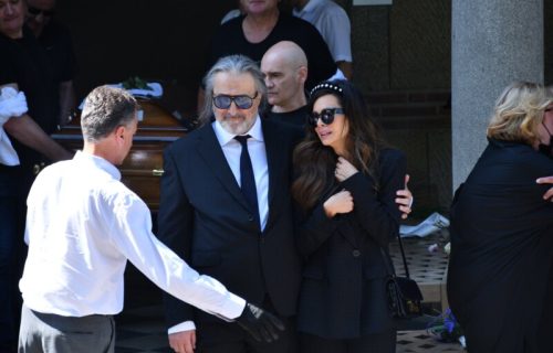 "Najbolnije mi je što je Una izgubila OCA": Nikolina Pišek se prvi put oglasila nakon Vidojeve SAHRANE