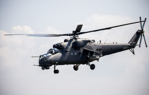 Deset ŽRTAVA pada japanskog helikoptera: Delovi letelice nađeni u moru (FOTO)