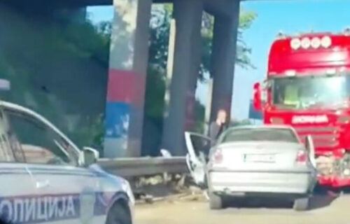 PRVI snimak saobraćajke na Kružnom putu: Devojka HITNO prebačena u operacionu salu (VIDEO)