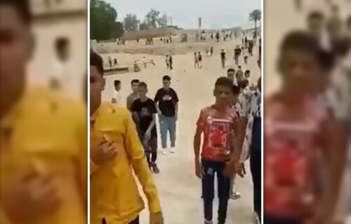 SKANDAL kod piramida: Tinejdžeri MALTRETIRALI turistkinje u Egiptu, preti im dve godine zatvora (VIDEO)