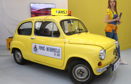 Žuti "fića", legenda koja živi: Kako je maleni automobil POMAGAO vozačima u nevolji (FOTO+VIDEO)