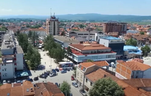 Provokacija u Bujanovcu! Zastava Albanije vijori se sa zgrade opštine: "Kako si lepa" (FOTO)