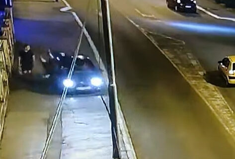 (UZNEMIRUJUĆ VIDEO) HOROR scena u Braće Jerković: Automobilom udario pešaka na TROTOARU, pa pobegao