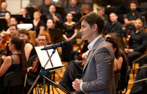 Ana Brnabić u Beogradskoj filharmoniji: Mi smo PRVA Vlada u istoriji Srbije koja je to URADILA (FOTO)